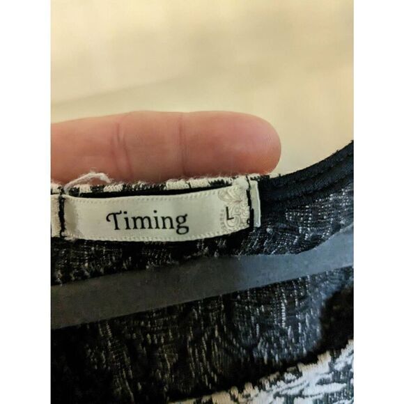 Timing Scoop Neck Blouse - Picture 4 of 4